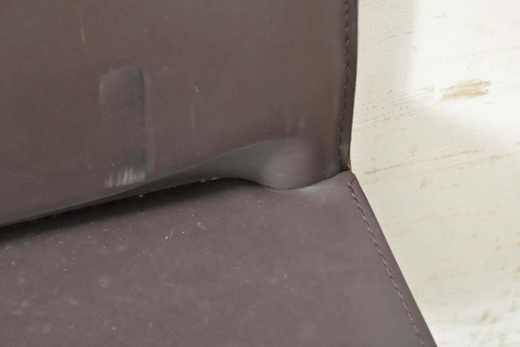 中古　Cassina(カッシーナ)　412　CAB(キャブ)　MARIO BELLINI(マリオベリーニ)　シンプルモダンな空間づくりに活躍するアームレスチェア2脚セット(ダイニングチェア、椅子、イス)(定価2脚で約52万8千円)(R-073997)