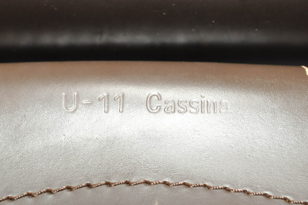 中古　Cassina(カッシーナ)　412　CAB(キャブ)　MARIO BELLINI(マリオベリーニ)　シンプルモダンな空間づくりに活躍するアームレスチェア2脚セット(ダイニングチェア、椅子、イス)(定価2脚で約52万8千円)(R-073997)