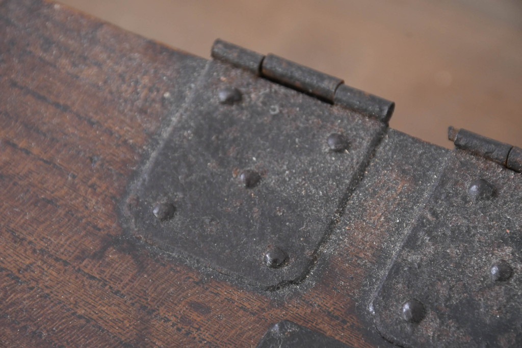 和製アンティーク　欅(ケヤキ)材　時代の流れを感じる風合いの小箱(銭箱、小物収納、小物入れ、収納箱、木箱、ディスプレイ)(R-082423)
