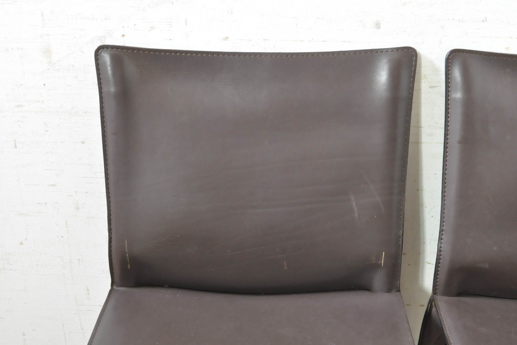 中古　Cassina(カッシーナ)　412　CAB(キャブ)　MARIO BELLINI(マリオベリーニ)　シンプルモダンな空間づくりに活躍するアームレスチェア2脚セット(ダイニングチェア、椅子、イス)(定価2脚で約52万8千円)(R-073998)
