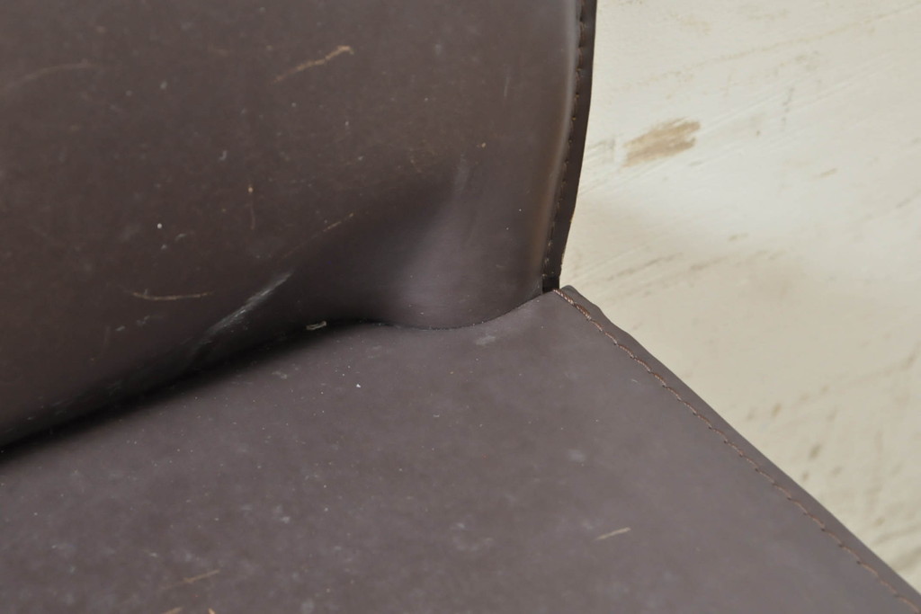 中古　Cassina(カッシーナ)　412　CAB(キャブ)　MARIO BELLINI(マリオベリーニ)　シンプルモダンな空間づくりに活躍するアームレスチェア2脚セット(ダイニングチェア、椅子、イス)(定価2脚で約52万8千円)(R-073998)
