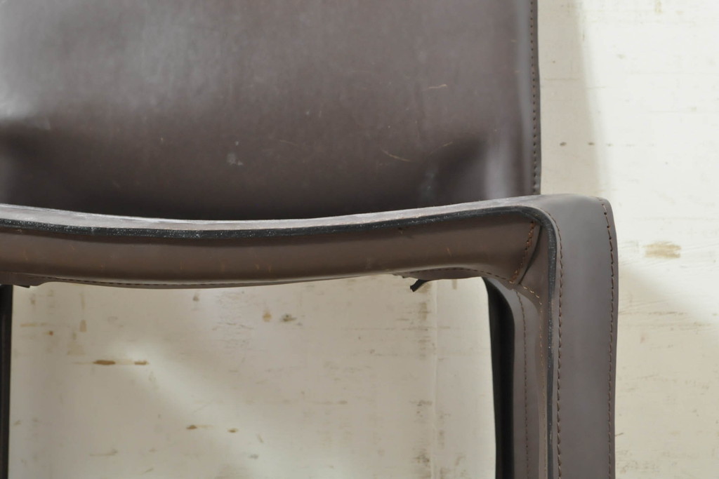 中古　Cassina(カッシーナ)　412　CAB(キャブ)　MARIO BELLINI(マリオベリーニ)　シンプルモダンな空間づくりに活躍するアームレスチェア2脚セット(ダイニングチェア、椅子、イス)(定価2脚で約52万8千円)(R-073998)