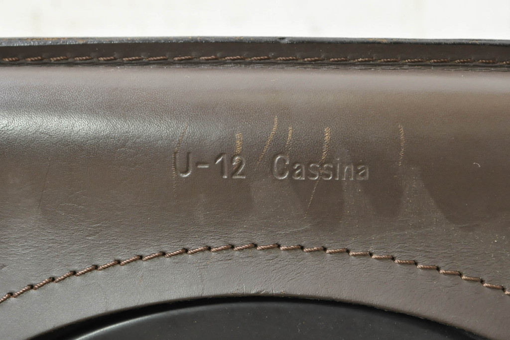 中古　Cassina(カッシーナ)　412　CAB(キャブ)　MARIO BELLINI(マリオベリーニ)　シンプルモダンな空間づくりに活躍するアームレスチェア2脚セット(ダイニングチェア、椅子、イス)(定価2脚で約52万8千円)(R-073998)