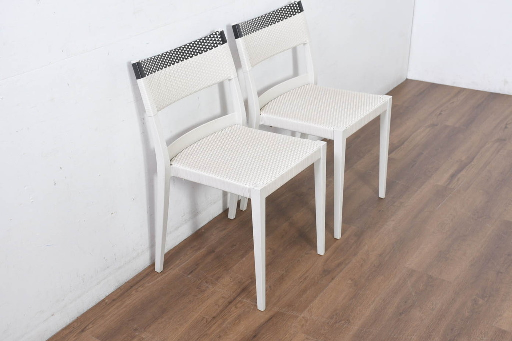 中古　ドイツ　アウトドアリビングブランド　DEDON(デドン)　屋外でも屋内でも使えるモダンなプレイサイドチェア2脚セット(テラスチェア、ガーデンファニチャー、イス、椅子、バラ売り可能)(定価2脚で約20万円)(R-082343)