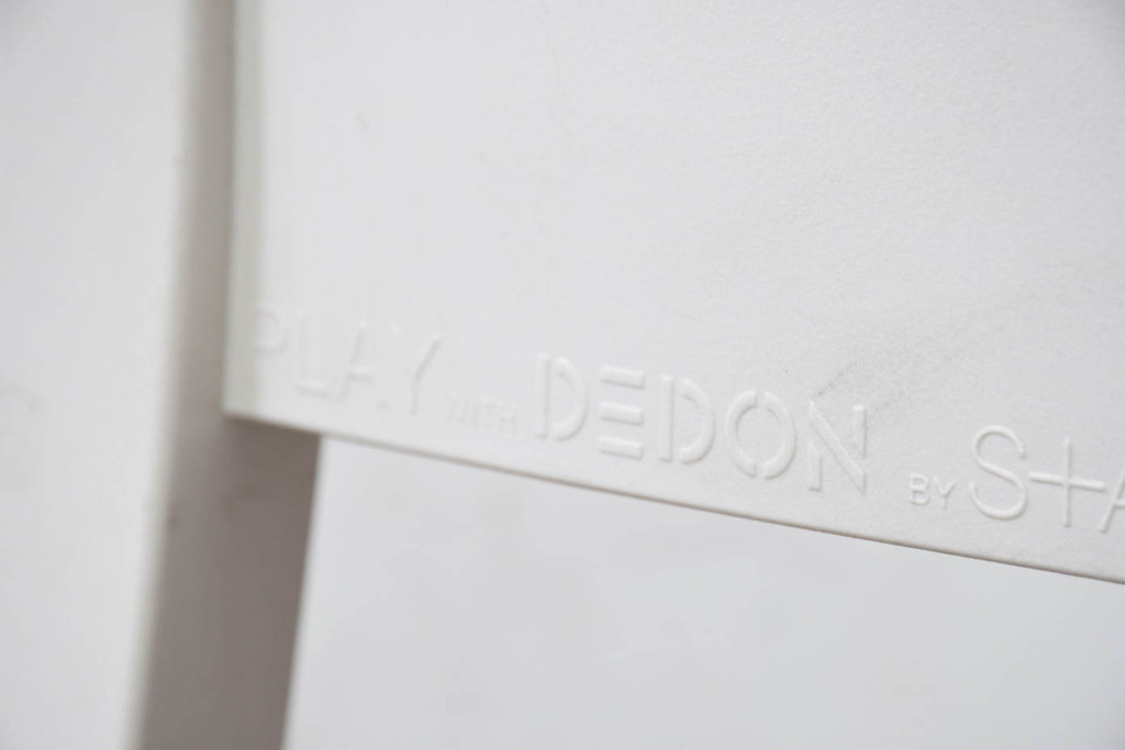 中古　ドイツ　アウトドアリビングブランド　DEDON(デドン)　屋外でも屋内でも使えるモダンなプレイサイドチェア2脚セット(テラスチェア、ガーデンファニチャー、イス、椅子、バラ売り可能)(定価2脚で約20万円)(R-082343)