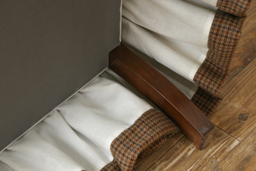 中古　希少!!　ラルフローレン(Ralph Lauren)　落ち着いた色味のチェック柄がおしゃれなウィングバックソファ(色褪せあり、ウイングバック、椅子、イス、アームチェア、イージーチェア、1P、一人掛け、1人掛けソファ)(R-082256)