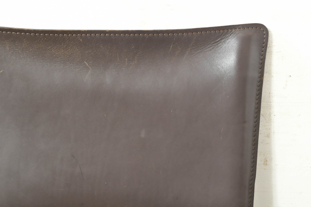 中古　Cassina(カッシーナ)　412　CAB(キャブ)　MARIO BELLINI(マリオベリーニ)　シンプルモダンな空間づくりに活躍するアームレスチェア2脚セット(ダイニングチェア、椅子、イス)(定価2脚で約52万8千円)(R-074000)