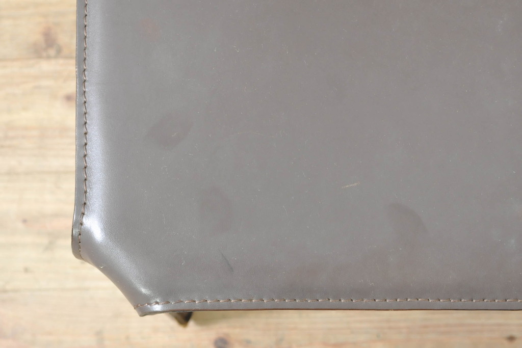 中古　Cassina(カッシーナ)　412　CAB(キャブ)　MARIO BELLINI(マリオベリーニ)　シンプルモダンな空間づくりに活躍するアームレスチェア2脚セット(ダイニングチェア、椅子、イス)(定価2脚で約52万8千円)(R-074000)