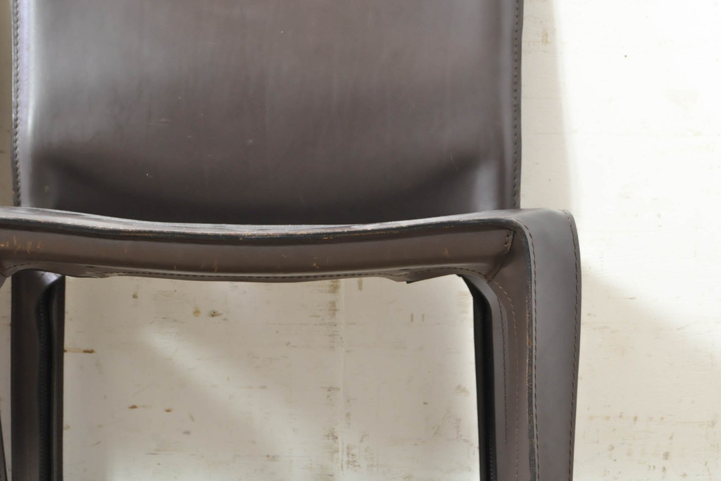 中古　Cassina(カッシーナ)　412　CAB(キャブ)　MARIO BELLINI(マリオベリーニ)　シンプルモダンな空間づくりに活躍するアームレスチェア2脚セット(ダイニングチェア、椅子、イス)(定価2脚で約52万8千円)(R-074000)
