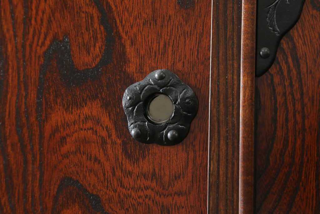 中古　岩谷堂箪笥　美しい杢目が目を惹く堂々とした佇まいの三段重ね箪笥(収納箪笥、衣装箪笥、和箪笥)(定価約150万円)(R-075919)