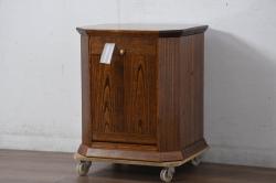 中古　新古品　未使用　展示品　二本松工藝館　田中家具　総桐材　モダンな佇まいの漆塗り仏壇(小型仏壇)(定価約39万6千円)(R-081196)