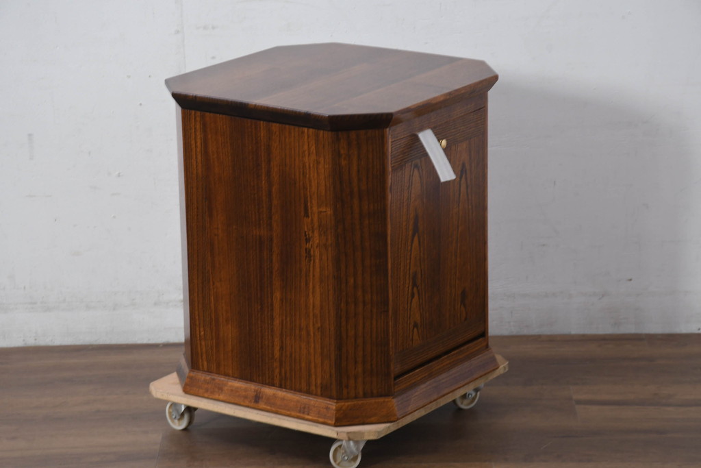 中古　新古品　未使用　展示品　二本松工藝館　田中家具　総桐材　モダンな佇まいの漆塗り仏壇(小型仏壇)(定価約39万6千円)(R-081196)