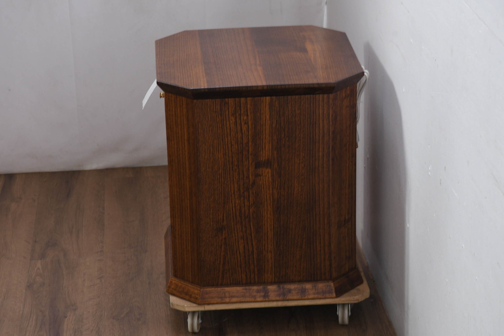 中古　新古品　未使用　展示品　二本松工藝館　田中家具　総桐材　モダンな佇まいの漆塗り仏壇(小型仏壇)(定価約39万6千円)(R-081196)