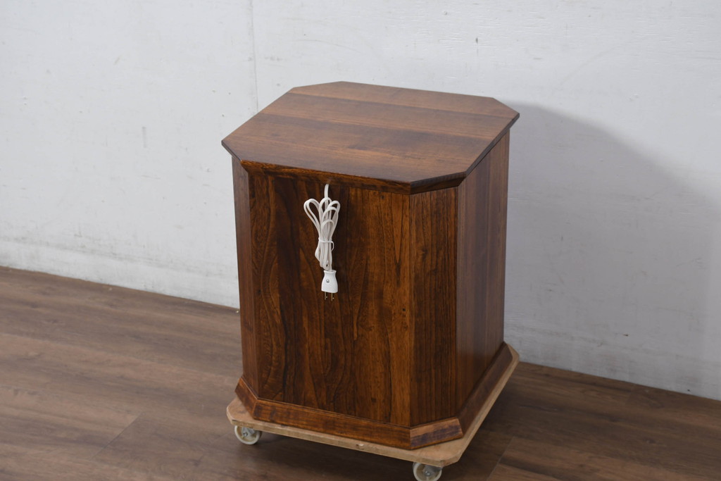 中古　新古品　未使用　展示品　二本松工藝館　田中家具　総桐材　モダンな佇まいの漆塗り仏壇(小型仏壇)(定価約39万6千円)(R-081196)