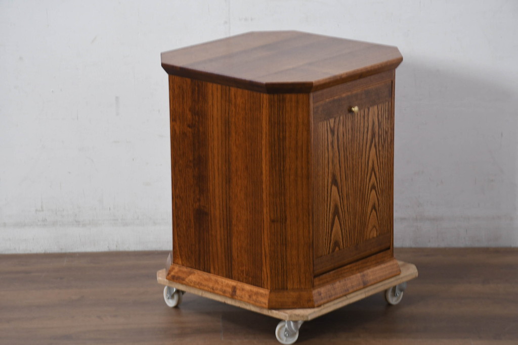 中古　新古品　未使用　展示品　二本松工藝館　田中家具　総桐材　モダンな佇まいの漆塗り仏壇(小型仏壇)(定価約39万6千円)(R-081197)