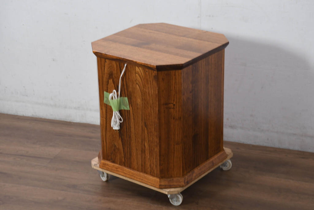 中古　新古品　未使用　展示品　二本松工藝館　田中家具　総桐材　モダンな佇まいの漆塗り仏壇(小型仏壇)(定価約39万6千円)(R-081197)