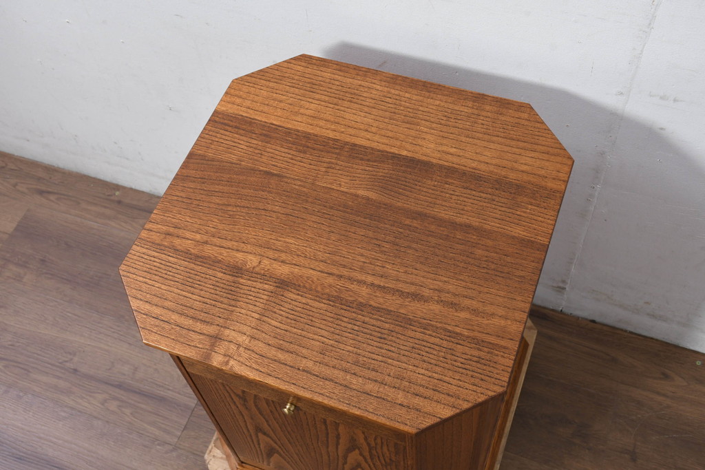 中古　新古品　未使用　展示品　二本松工藝館　田中家具　総桐材　モダンな佇まいの漆塗り仏壇(小型仏壇)(定価約39万6千円)(R-081197)