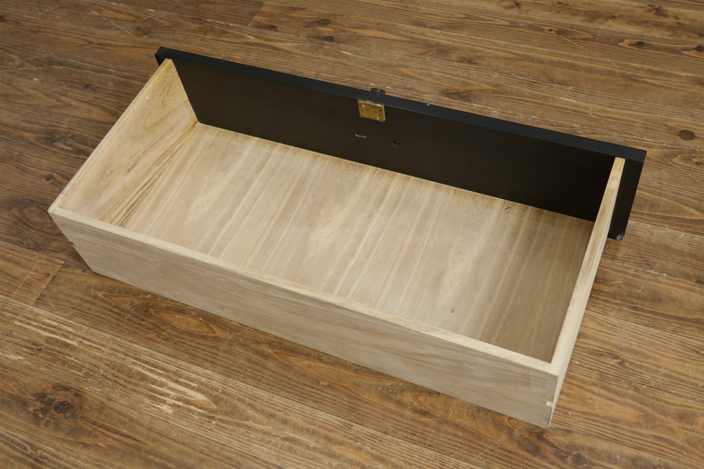 中古　美品!!　国産職人手作り品　黒タン材　「蟻(あり)組」仕立て　美しい花梨象嵌と寄木細工が目を惹くバンタチ風収納箪笥(和タンス、サイドチェスト、ローチェスト、引き出し)(定価約90万円)(R-082843)