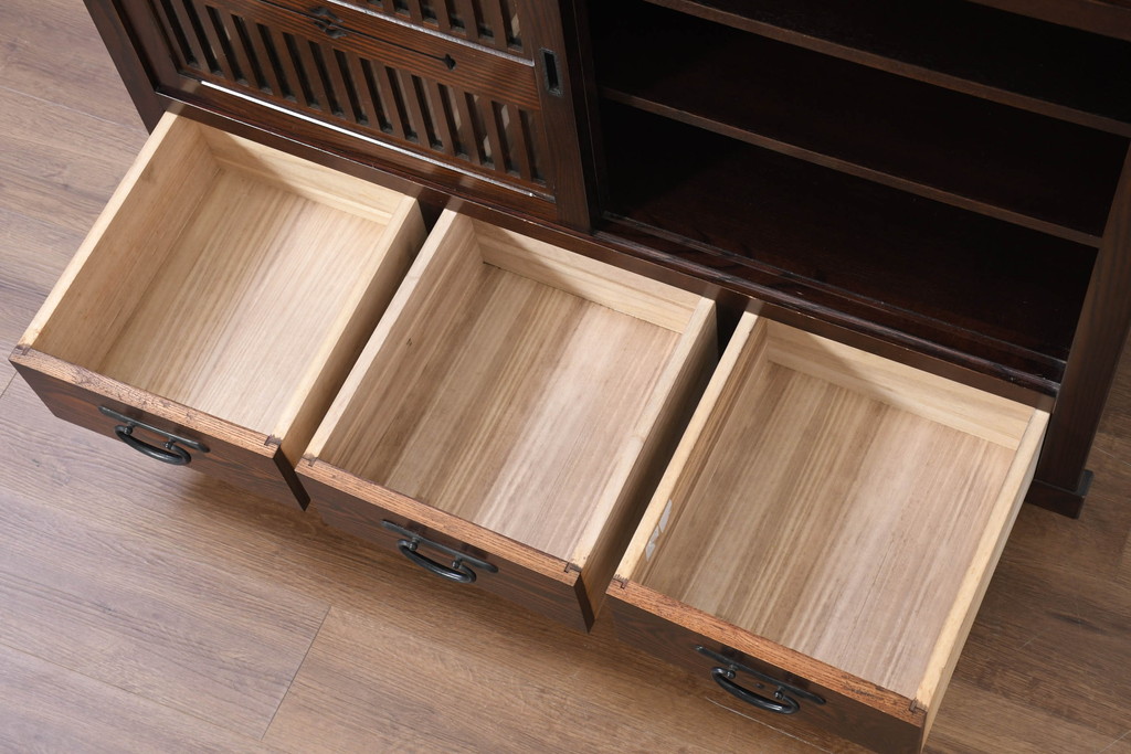 中古　美品　上質な和の空間を演出する水屋箪笥(食器棚、茶箪笥、戸棚、収納棚、キャビネット)(R-082409)