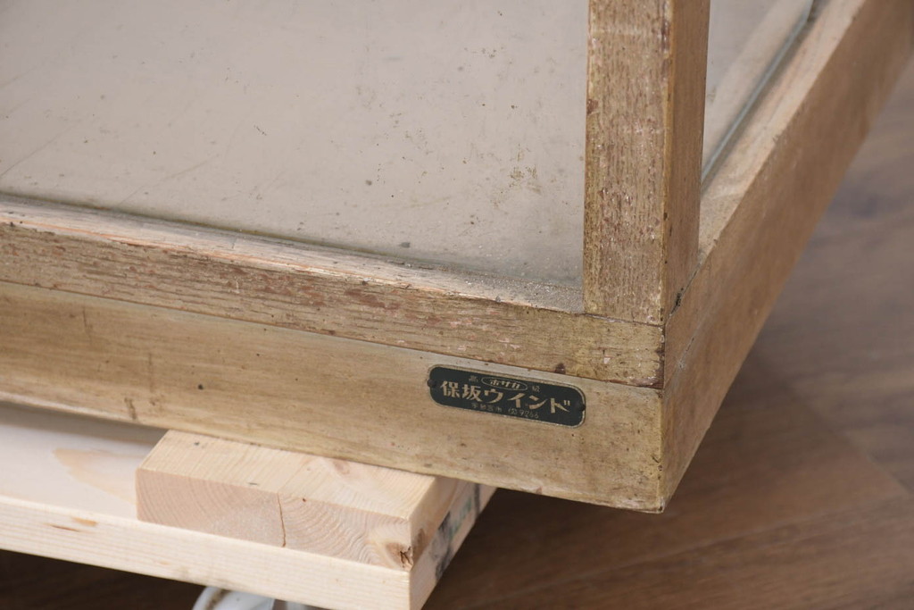 和製アンティーク　昭和レトロ　ナラ(楢)材　卓上　ロータイプ　シンプルなデザインで取り入れやすいガラスケース(ショーケース、ディスプレイケース、コレクションケース、陳列棚、飾り棚、店舗什器)(R-082371)