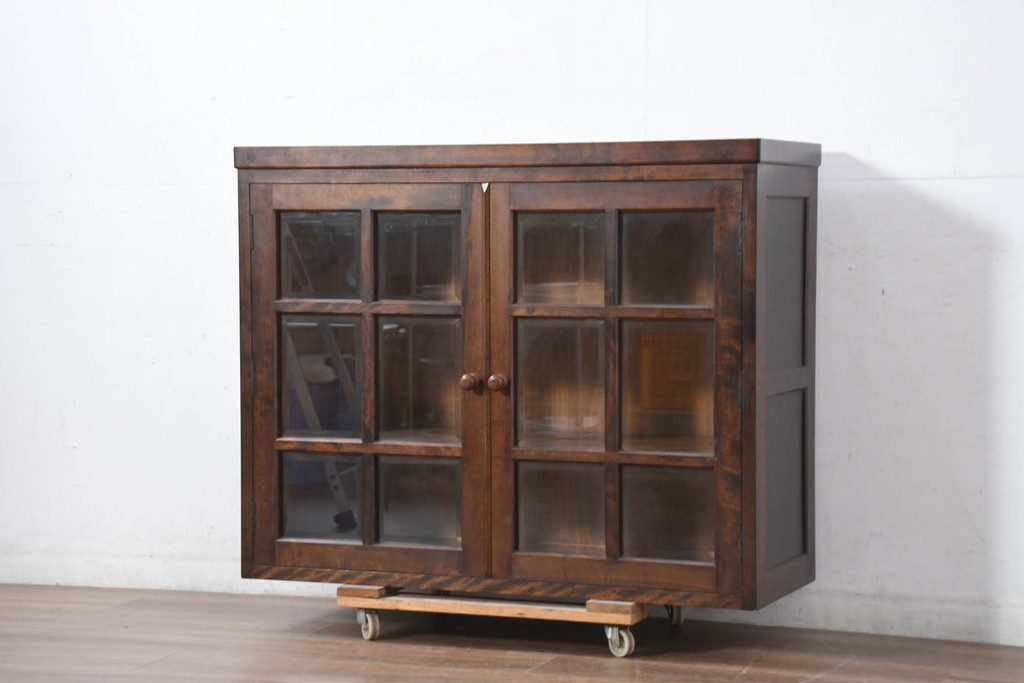 中古　美品　松本民芸家具　G-Ⅱ型特注モデル　脚(台輪)付きリメイク　シックな空間づくりが叶う面取りサイドキャビネット(カップボード、収納棚、戸棚、キャビネット、本箱)(R-082354)