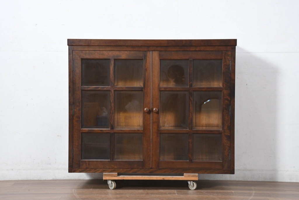 中古　美品　松本民芸家具　G-Ⅱ型特注モデル　脚(台輪)付きリメイク　シックな空間づくりが叶う面取りサイドキャビネット(カップボード、収納棚、戸棚、キャビネット、本箱)(R-082354)