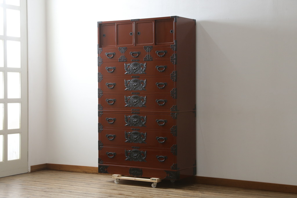 中古　美品　仙台民芸箪笥(仙台箪笥)　欅産業製　朱塗り　漆塗りの朱色に黒々とした金具が映える整理箪笥(朱色、収納箪笥、サイドチェスト、引き出し)(定価約150万円)(R-082855)