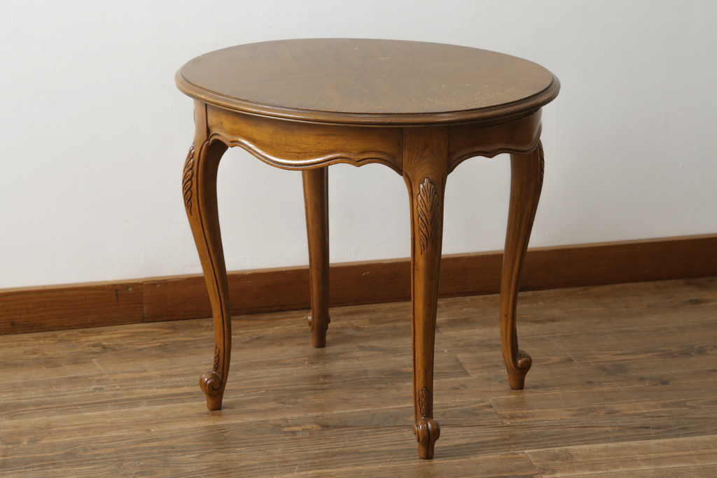 中古　DREXEL HERITAGE(ドレクセルヘリテイジ)　CHERBOURG(シェルブール)　猫脚のデザインがお洒落な格納テーブル付きサイドテーブル(コーヒーテーブル、ナイトテーブル、花台、飾り台)(R-075923)