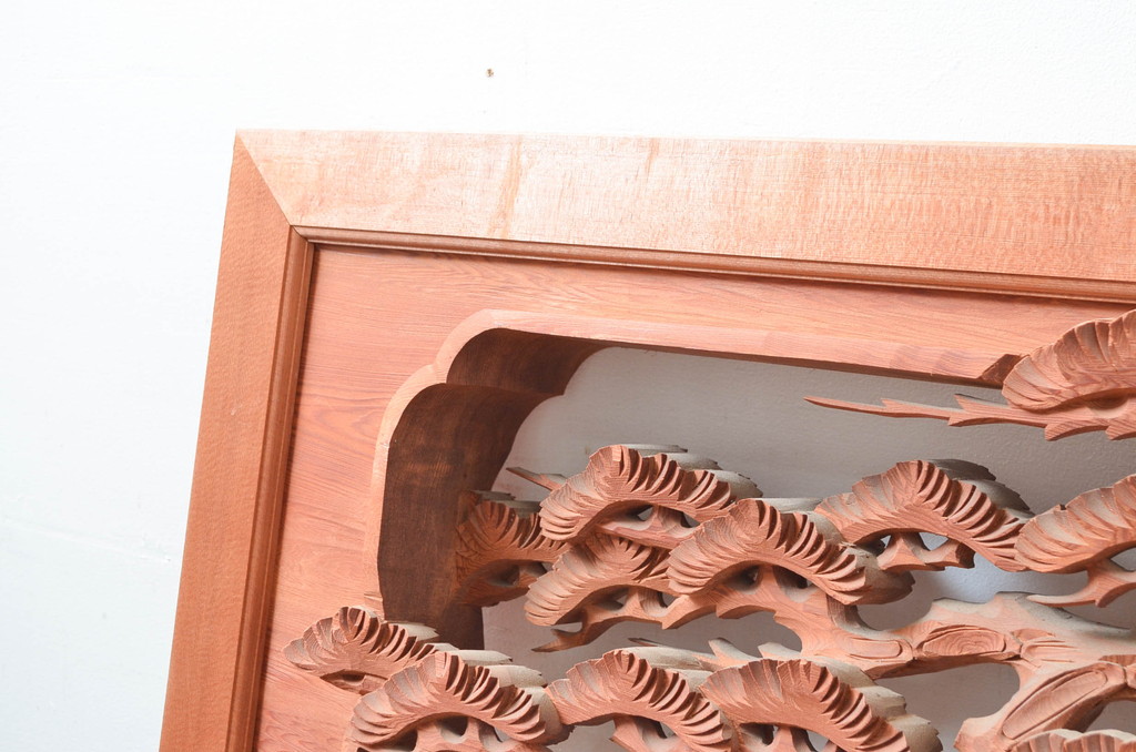 ビンテージ建具　高級品　厚手で大迫力!!　鷹(タカ)に松の図柄が目を惹かれる彫刻欄間2枚セット(明かり取り、明り取り、ヴィンテージ)(R-082582)