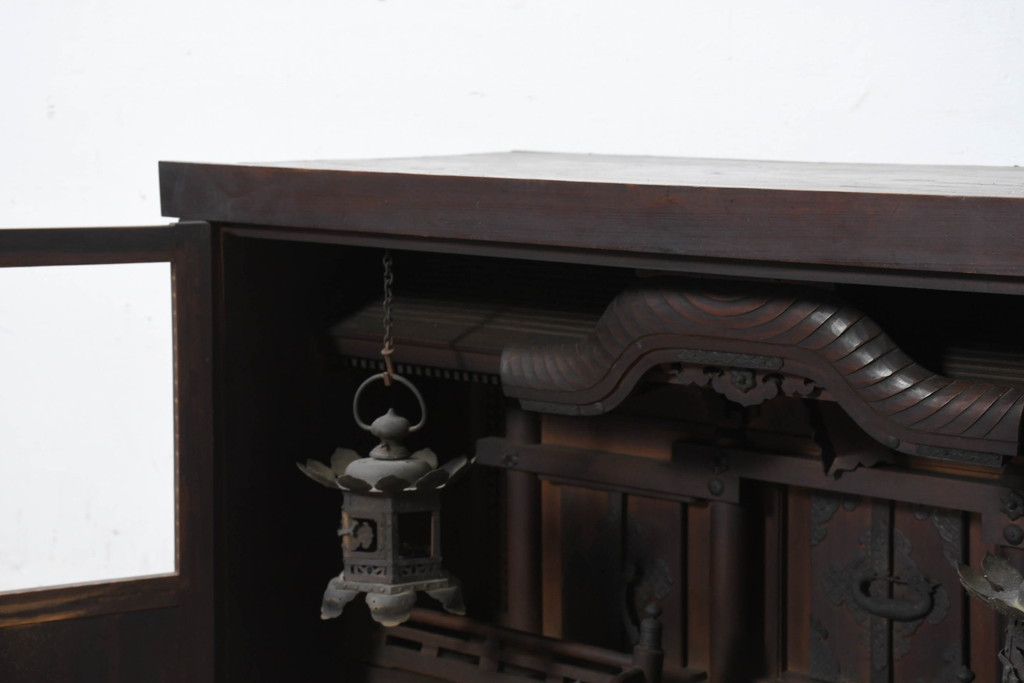 ジャンク品　和製アンティーク　美しい彫刻の作りの良い時代神棚(宮形、神殿、縁起棚)(R-081128)