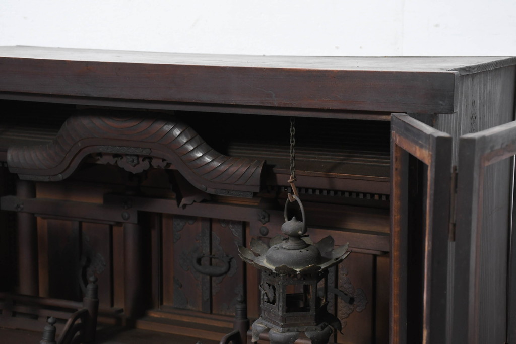 ジャンク品　和製アンティーク　美しい彫刻の作りの良い時代神棚(宮形、神殿、縁起棚)(R-081128)