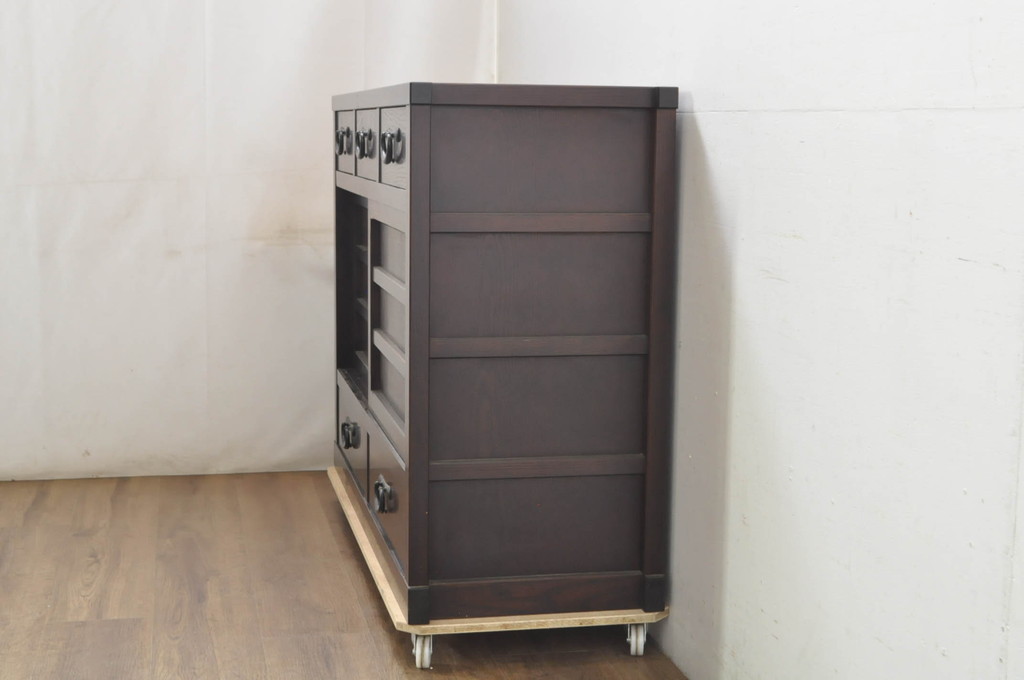 中古　美品　落ち着いた色合いが大人な雰囲気を醸し出す水屋箪笥サイドボード(食器棚、サイドキャビネット、収納棚、戸棚、引き出し)(R-080372)