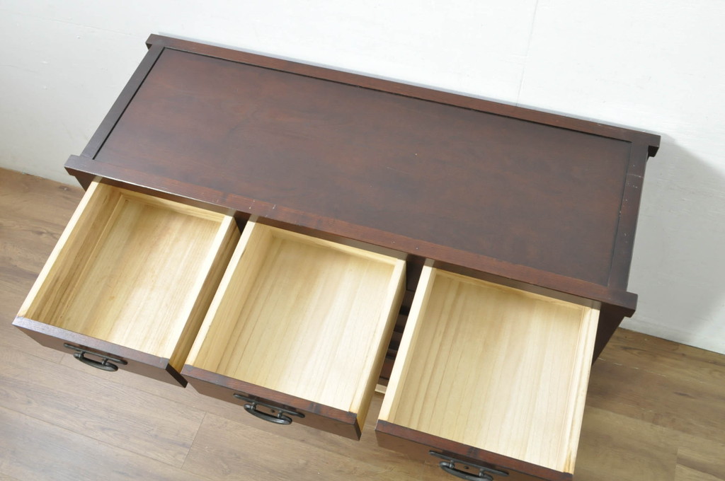 中古　美品　落ち着いた色合いが大人な雰囲気を醸し出す水屋箪笥サイドボード(食器棚、サイドキャビネット、収納棚、戸棚、引き出し)(R-080372)