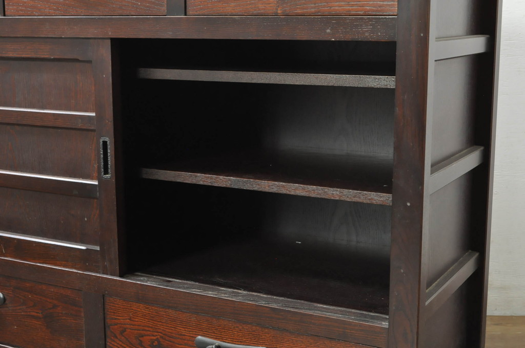 中古　美品　落ち着いた色合いが大人な雰囲気を醸し出す水屋箪笥サイドボード(食器棚、サイドキャビネット、収納棚、戸棚、引き出し)(R-080372)
