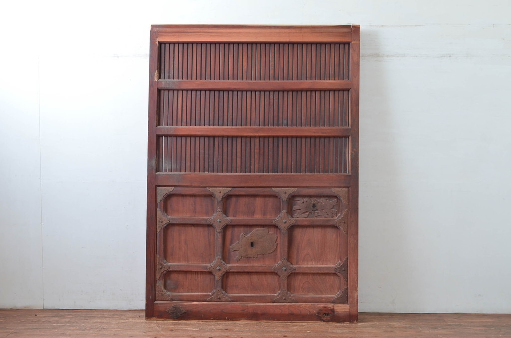 アンティーク建具　上手物!!　総欅(ケヤキ)材　凝った作りの北陸産格子蔵戸1枚(引き戸、格子戸、玄関戸)(R-082586)