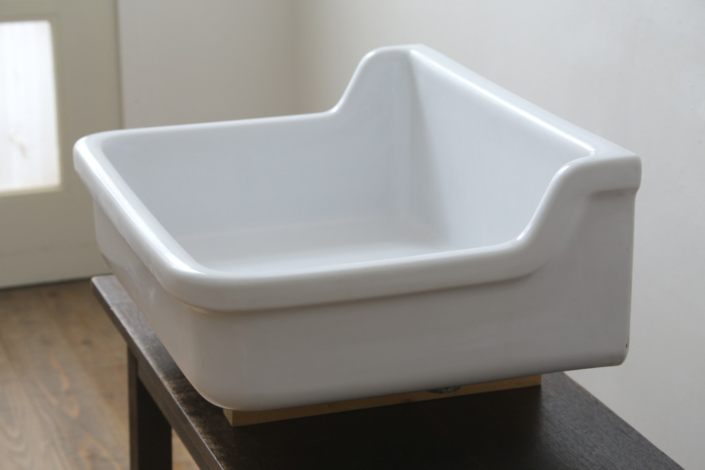和製アンティーク　日本陶業製　アイアンステー付き　どこか懐かしさ感じる陶器製のシンプルな流し台(シンク、洗面器、洗面ボウル、手洗い器)(R-080094)