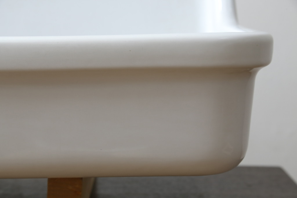 和製アンティーク　日本陶業製　アイアンステー付き　どこか懐かしさ感じる陶器製のシンプルな流し台(シンク、洗面器、洗面ボウル、手洗い器)(R-080094)