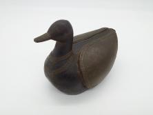 李朝?　木彫り　経年により質感に深みを増した愛らしい鴨の置物(置き物、デコイ、模型、ディスプレイ、インテリア)(R-061886)