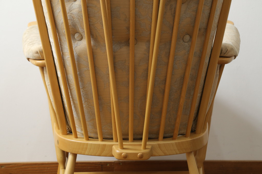 中古　美品　イギリス家具　ERCOL(アーコール)　エバーグリーン　気品のある佇まいが魅力の1人掛けイージーチェア(アームチェア、ラウンジチェア、ソファ、1人掛け、椅子、イス、英国、北欧)(定価約29万円)(R-066170)