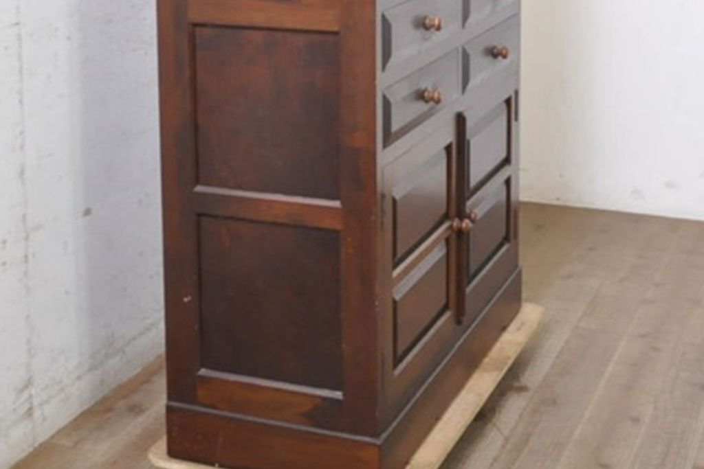 中古　松本民芸家具　G-1型面取食器棚　天板リメイク　落ち着きのある洗練された佇まいが魅力のサイドキャビネット(カップボード、収納棚、戸棚、キャビネット、本箱)(R-083093)