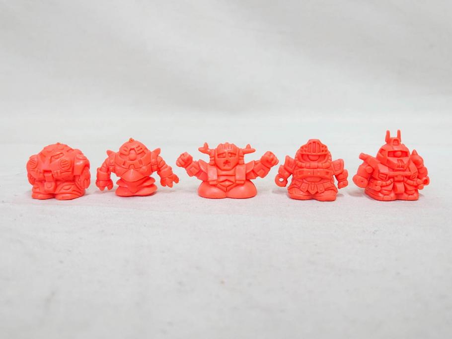昭和レトロ　当時物　BANDAI　バンダイ　SDガンダム　武器　パーツ　ガン消し　まとめて71個セット(GUNDAM、消しゴム、ガシャポン、フィギュア、おもちゃ、オモチャ、玩具)(R-076317)