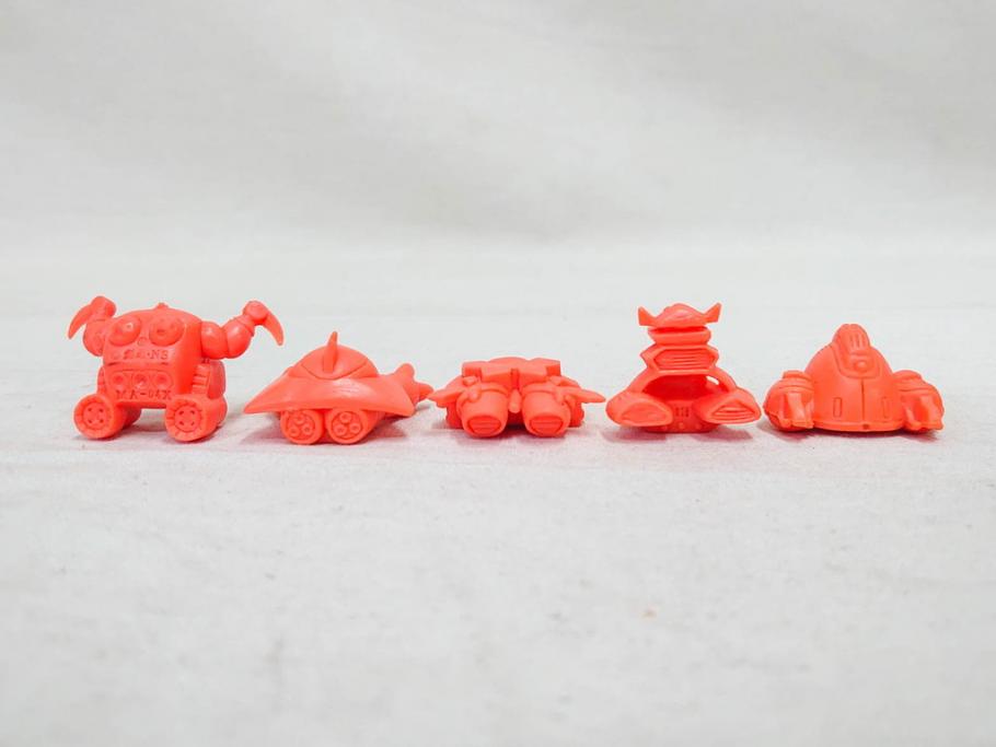 昭和レトロ　当時物　BANDAI　バンダイ　SDガンダム　武器　パーツ　ガン消し　まとめて71個セット(GUNDAM、消しゴム、ガシャポン、フィギュア、おもちゃ、オモチャ、玩具)(R-076317)