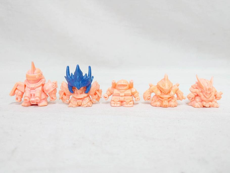 昭和レトロ　当時物　BANDAI　バンダイ　SDガンダム　武器　パーツ　ガン消し　まとめて71個セット(GUNDAM、消しゴム、ガシャポン、フィギュア、おもちゃ、オモチャ、玩具)(R-076317)