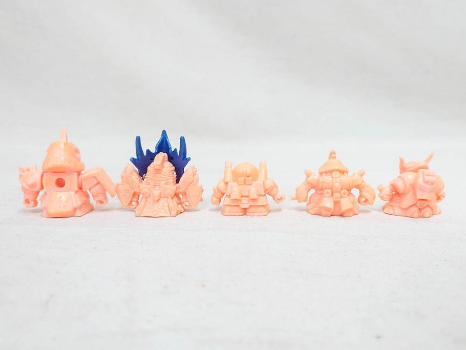 昭和レトロ　当時物　BANDAI　バンダイ　SDガンダム　武器　パーツ　ガン消し　まとめて71個セット(GUNDAM、消しゴム、ガシャポン、フィギュア、おもちゃ、オモチャ、玩具)(R-076317)