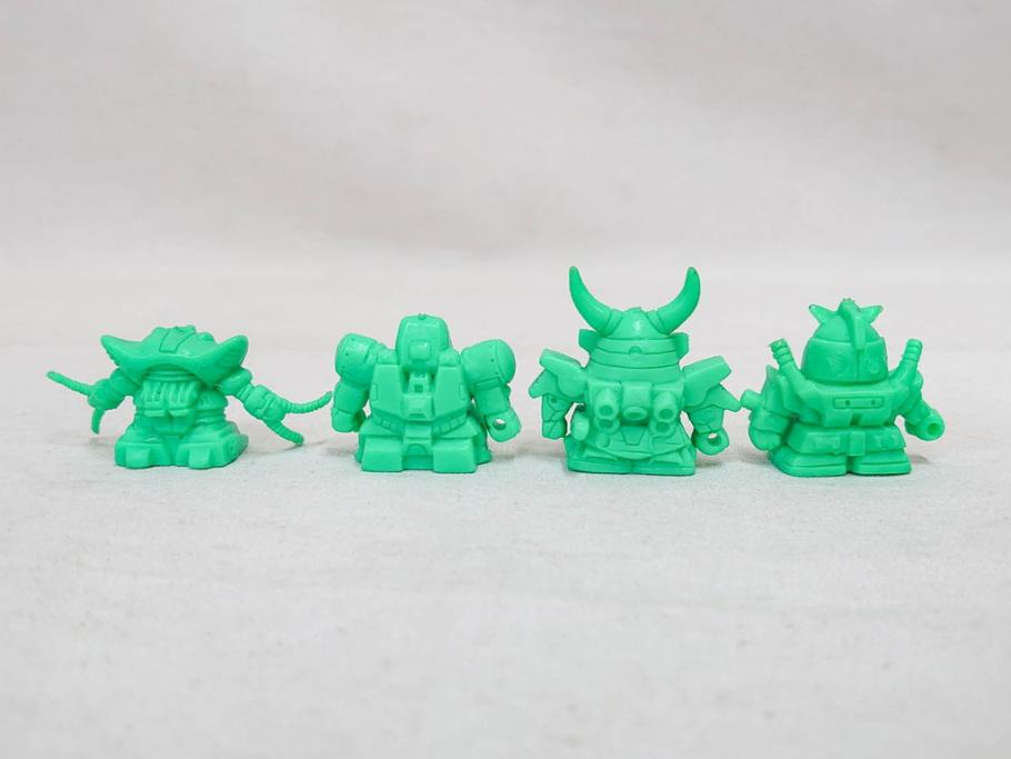 昭和レトロ　当時物　BANDAI　バンダイ　SDガンダム　武器　パーツ　ガン消し　まとめて71個セット(GUNDAM、消しゴム、ガシャポン、フィギュア、おもちゃ、オモチャ、玩具)(R-076317)