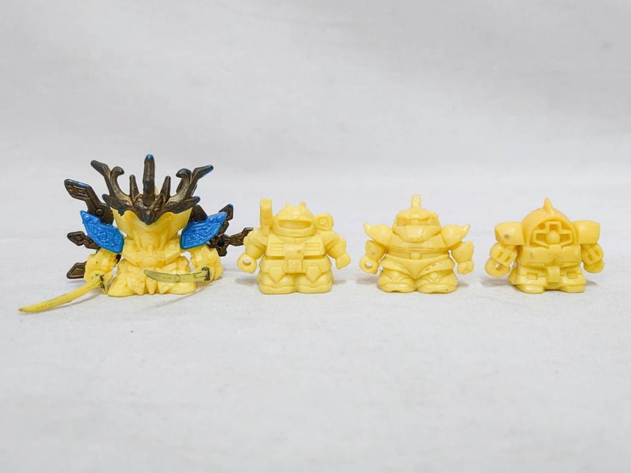 昭和レトロ　当時物　BANDAI　バンダイ　SDガンダム　武器　パーツ　ガン消し　まとめて71個セット(GUNDAM、消しゴム、ガシャポン、フィギュア、おもちゃ、オモチャ、玩具)(R-076317)