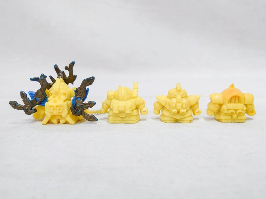 昭和レトロ　当時物　BANDAI　バンダイ　SDガンダム　武器　パーツ　ガン消し　まとめて71個セット(GUNDAM、消しゴム、ガシャポン、フィギュア、おもちゃ、オモチャ、玩具)(R-076317)