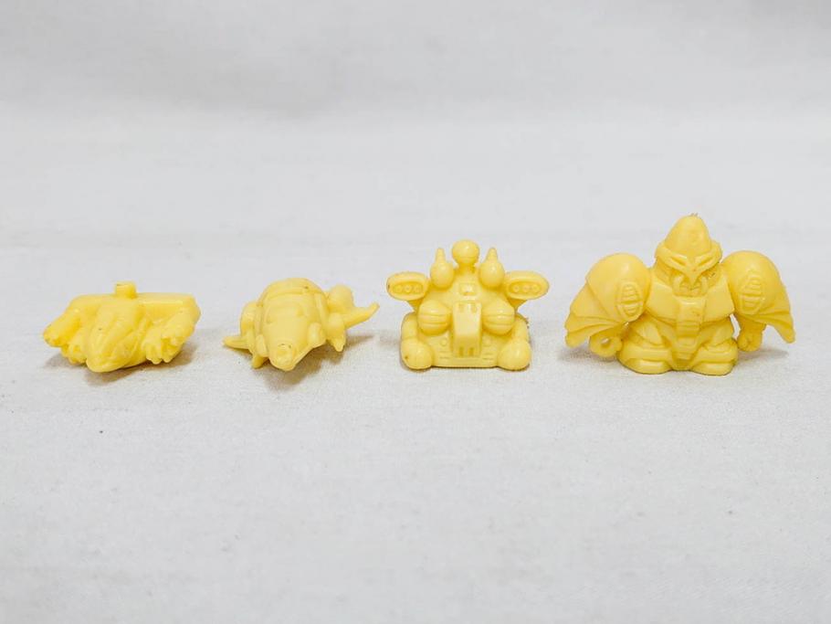 昭和レトロ　当時物　BANDAI　バンダイ　SDガンダム　武器　パーツ　ガン消し　まとめて71個セット(GUNDAM、消しゴム、ガシャポン、フィギュア、おもちゃ、オモチャ、玩具)(R-076317)