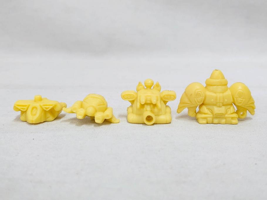 昭和レトロ　当時物　BANDAI　バンダイ　SDガンダム　武器　パーツ　ガン消し　まとめて71個セット(GUNDAM、消しゴム、ガシャポン、フィギュア、おもちゃ、オモチャ、玩具)(R-076317)