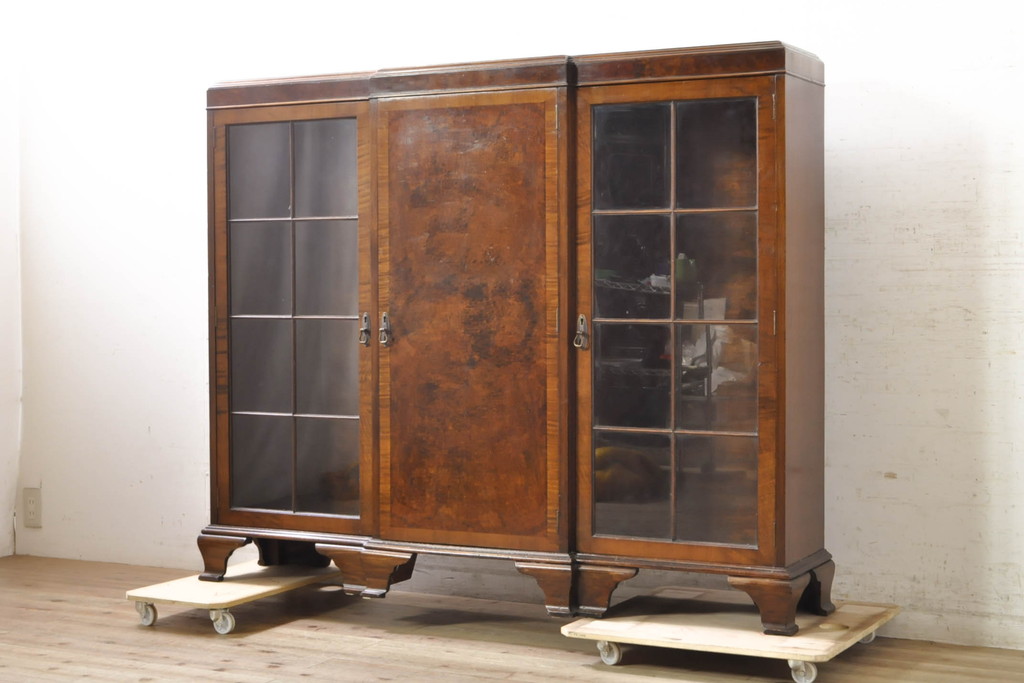 イギリスアンティーク　Lloyd's Antiques(ロイズ・アンティークス)取り扱い　名門　WARING&GILLOW(ワーリングアンドギロー)社製　マホガニー材　クラシカルな雰囲気溢れるサイドボード(キャビネット、飾り棚、収納棚、戸棚、英国)(R-074025)